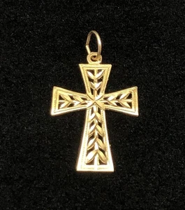 14k Solid Gold Crucifix Cross Open Leaf Filigree Pendant .84g - Picture 1 of 5