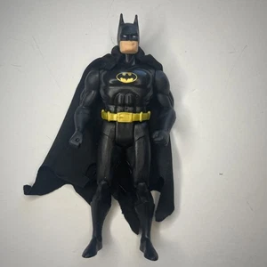 Figura de acción Mcfarlane Super Powers Batman traje negro dorado 89 variante 4,5" DC - Imagen 1 de 7