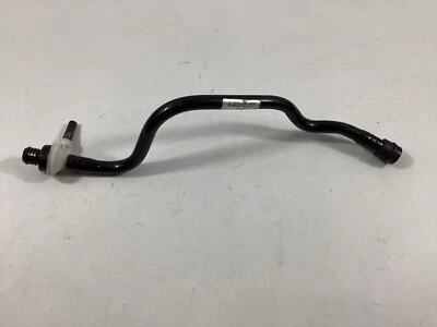 Трубка вакуумного шланга усилителя тормозов Mercedes-Benz C300 2011–2015 годов выпуска A2044305529 от оригинального производителя. - Изображение 1 из 4