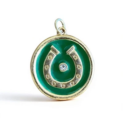 🍀 Colgante Dije "Suerte" Reversible de Chico - Tono Dorado con Esmalte Verde 🍀 Foto 1 de 4
