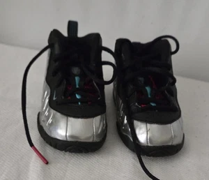 Nike Toddler (TD) Foamposite Lil Posite argento nero TAGLIA 5C - Foto 1 di 6