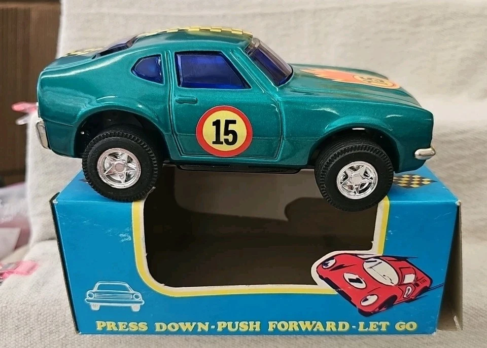 Carro de lata vintage Press 'N Go Scat Cars Marveric fricção - Imagem 1 de 4