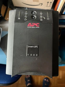 APC Smart-UPS 1000 VA - 230V - USB - Foto 1 di 3