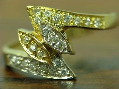 18kt 750 Gelbgold Ring mit 0,44ct Zirkonia Besatz / 2,8g / RG 57 - Bild 1 von 4