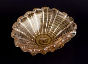 Murano, Italy. Large ribbed bowl in art glass. Clear glass with gold dust inlay. - Picture 1 of 9