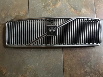 VOLVO 850 1994-1997 FRONT GRILL WITH ALL FIXING CLIPS - Image 1 of 4