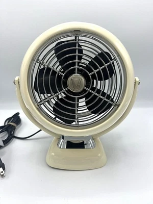 Ventilador de Escritorio Vornado Modelo De Colección/Estilo Retro 2 Velocidades Metal Crema Ajustable Foto 1 de 4