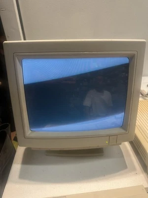 Pantalla Apple Performa Plus 1993 vintage modelo M9102LL/D con caja original Foto 1 de 4