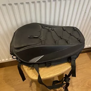 Borsa serbatoio moto espandibile nera con copertura antipioggia - Foto 1 di 8