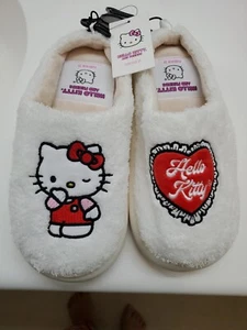 Hello Kitty Valentine’s Platform Slippers Size Large - In Hand (1 Left) - Picture 1 of 8