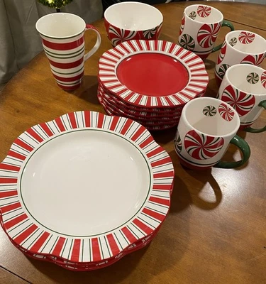 Pier 1 “Candy Cane” Platos de Navidad Juego de 16 Piezas 10 Platos, 5 Tazas, 1 Tazón EC! Foto 1 de 4