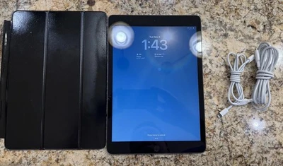 Apple iPad 9. Generation A2602, 64GB, Wi-Fi Bundle - Bild 1 von 4