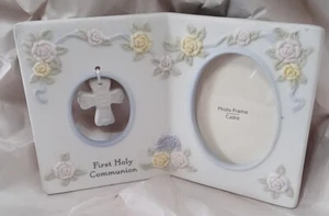 Marco de fotos Primera Comunión blanco con flores y cruz colgante porcelana - Imagen 1 de 6