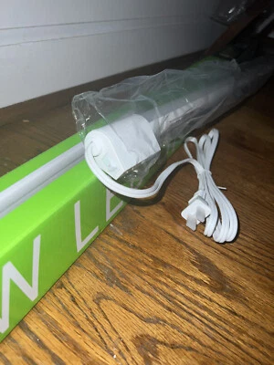 Luces LED Shoplite Greenlite 43" - 2 por caja - Luz diurna con cable de CA Foto 1 de 2