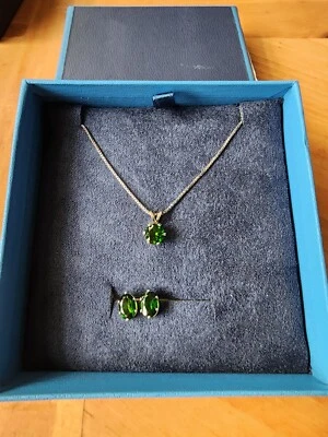  Conjunto de colar e brincos de solitário de diópsido cromado em P/S, ovais/redondos. - Imagem 1 de 2