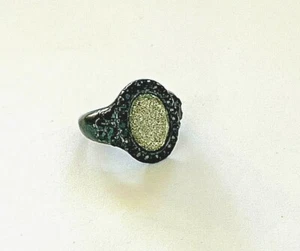 JD5832 UNIQUE DESIGN BLACK METAL DIAMANTE RING SIZE 10 - Picture 1 of 2