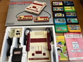 Nintendo Famicom Console with BOX and Manual, 10 Games 1230