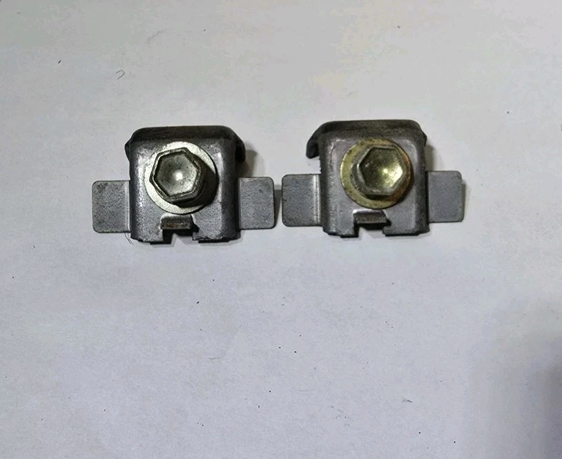 Toyota Supra MK3 1986-1991 tope de ventana de puerta lateral del conductor con pernos Foto 1 de 4