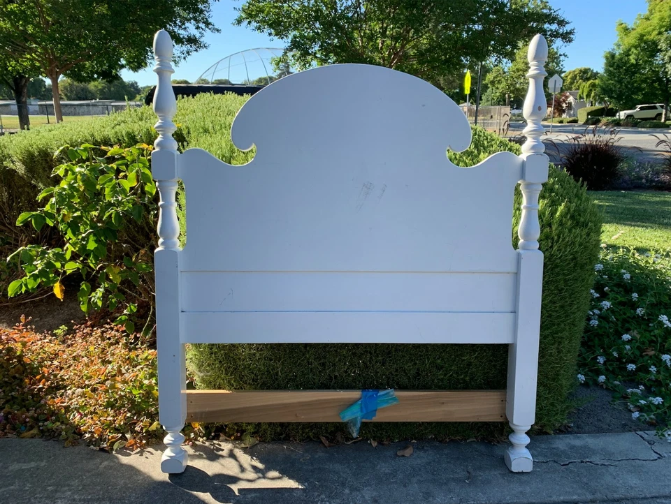 Cabecero y pie de cama blanco antiguo, usado, solo recogida local Foto 1 de 2