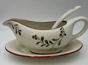 Better Homes & Garden MISTLETOE Heritage Collection Sauciere Unterteller Schöpfkelle - Bild 1 von 8