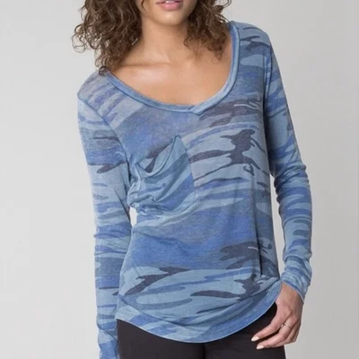 全新带标签 White Crow V 领迷彩蓝色长袖口袋 T 恤 S — 第 1/4 张图片