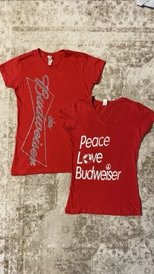 Camiseta Budweiser Logo Brillante Y Paz Amor Budweiser Gráfico Camiseta Pequeña Foto 1 de 4
