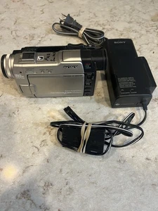 Videocamera Handycam Sony DCR-TRV9 Mini DV NO BATTERIA TESTATA - Foto 1 di 12