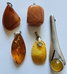 Konvolut 5 Bernstein Anhänger -Brosche Butterscotch mit Einschlüsse - Bild 1 von 3