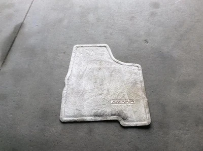 04 05 06 07 08 09 10 Alfombra piso derecho pasajero delantero Toyota Sienna N Foto 1 de 4