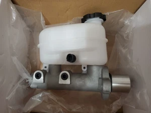 Brake Master Cylinder for Chevy Silverado / Sierra 1500 - SEE APP LIST - Picture 1 of 7