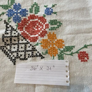 Large Lot Of 27  Vintage Linen Table Clothes And Runners Ect.. See Pics! - Picture 1 of 24