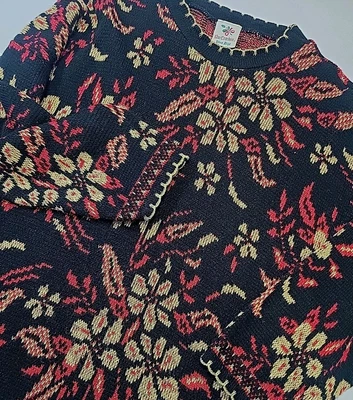 Suéter Cascanueces De Colección Navidad Negro Dorado y Rojo Metálico Brillante Floral 1X  Foto 1 de 4