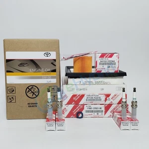 Genuine Toyota Prius Service Kit ZVW30 2009 - 2015 With Spark Plugs & 5W30 Oil - Picture 1 of 1