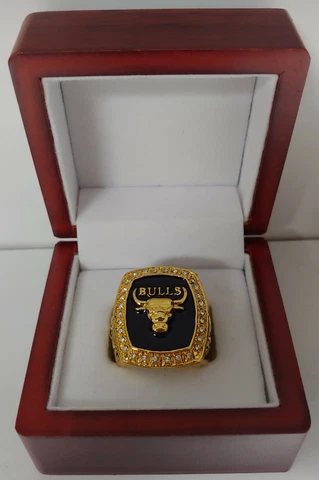 Scottie Pippen - 1991 Chicago Bulls Championship Ring With Wooden Display Box Cover