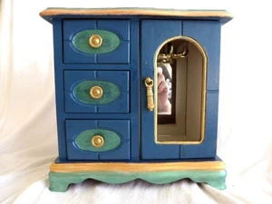 Einzigartige SCHMUCKSCHATULLE klein handbemalt Holz 8"x8"x4,5" Decoupaged Orig zieht - Bild 1 von 16