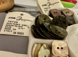 Vintage Shell Buttons JHB International Sew-On Black / Green Spattered 3/4" (12) - Picture 1 of 3