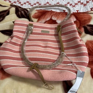 Amiani Resort Fashion - Picture 1 of 2
