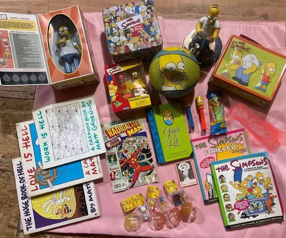 ¡Lote de juguetes vintage de Los Simpson! 🧸✨ ¡Muñecas, libros, Pez, pelota y más! Foto 1 de 4