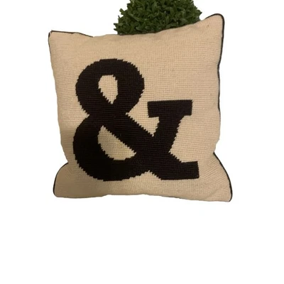 Pottery Barn Teen Needle Point Pillow Black and White & Symbol Cute Foto 1 de 4