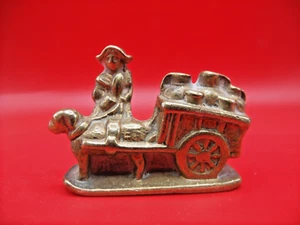 Statua statuina vintage BRUGES lattaia con carrello cane ottone massiccio - Foto 1 di 6
