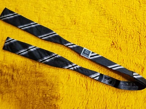 ENDURO VINTAGE AÑOS 30 ~ PAJARITA BATWING ~ AUTO-CORBATA ~ NUEVO CON ETIQUETAS ~ NEGRO GRIS ~ RAYAS - Imagen 1 de 4