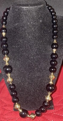¡Vintage! Hermoso! Collar Negro Cuentas Dorado Diseñado Estilo Retro Moda Foto 1 de 3