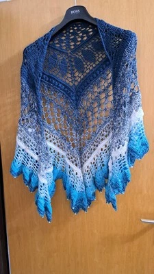 Gehäkeltes Dreieckstuch, Schultertuch, Farbverlauf, Unikat, Handarbeit - Bild 1 von 3