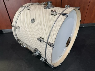 Bajo PDP by DW Concept Maple 22 x 18" - Twisted Ivory Foto 1 de 3