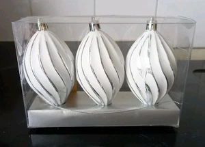 White & Silver Droplet Christmas Baubles 10cm Pack of 3 - Picture 1 of 5