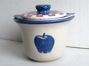 Vasija de inmersión de cerámica Brinker con manzana azul, vasija de inmersión y tapa de diseño azul, rojo, blanco - Imagen 1 de 12