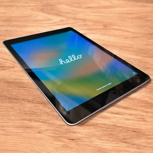 Apple iPad (5.ª generación) A1822 32 GB, Wi-Fi, 9,7 pulgadas - Gris espacial - Imagen 1 de 5