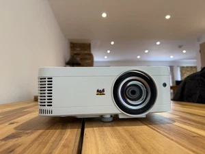 ViewSonic LS550WH 3000 Lumens HD 720p LED Short Throw Projector Golf Sim +2 - Picture 1 of 19