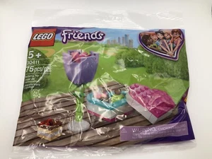 LEGO Polybags: Chocolate Box & Flower (30411) - Picture 1 of 8
