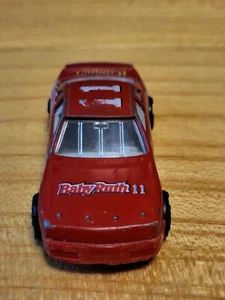 Auto da corsa vintage #11 Baby Ruth/Banquet Ford Thunderbird Pit Row NASCAR, LEGGI - Foto 1 di 15